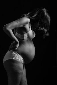 pregnant surrogate mother in San Diego, courtesy of Made in the USA Surrogacy agency in California